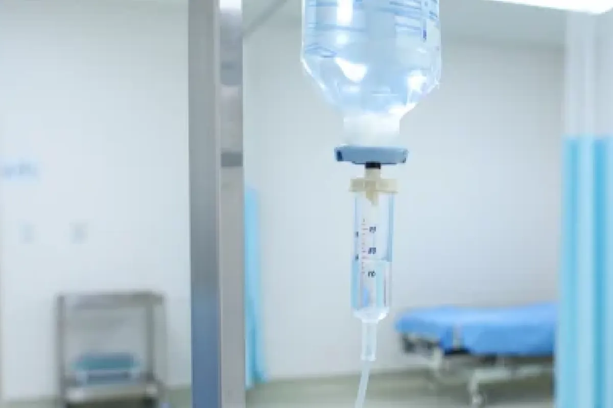 Медицинская капельница в клинике